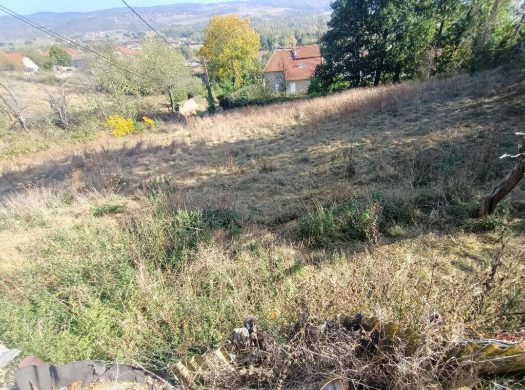 Bas-En-Basset : terrain à bâtir de 926m2 – 926 m²