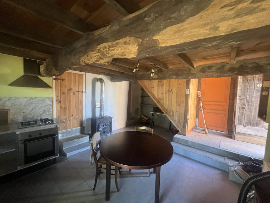 Maison avec dépendance et terrain – 5 pièces – 3 chambres – 115 m²