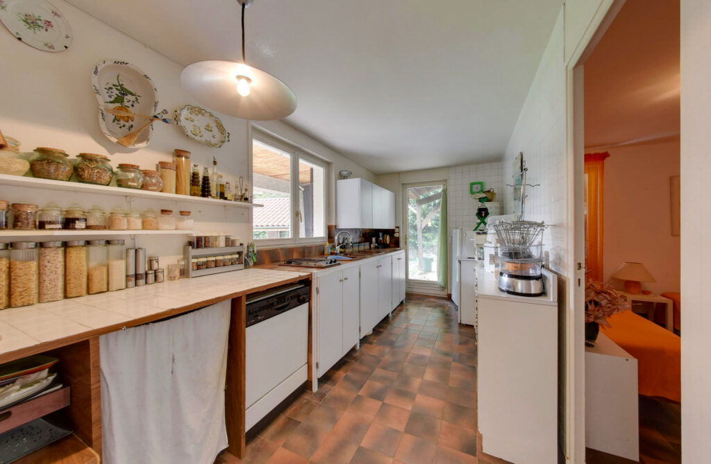 Propriété à Biviers – 7 pièces – 6 chambres – 157.11 m²