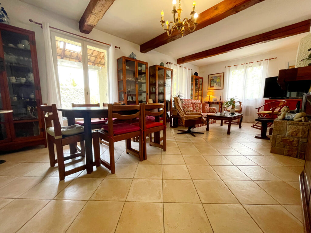 MAISON PLAIN PIED 3 CHAMBRES JARDIN PISCINE – 4 pièces – 3 chambres – 113 m²