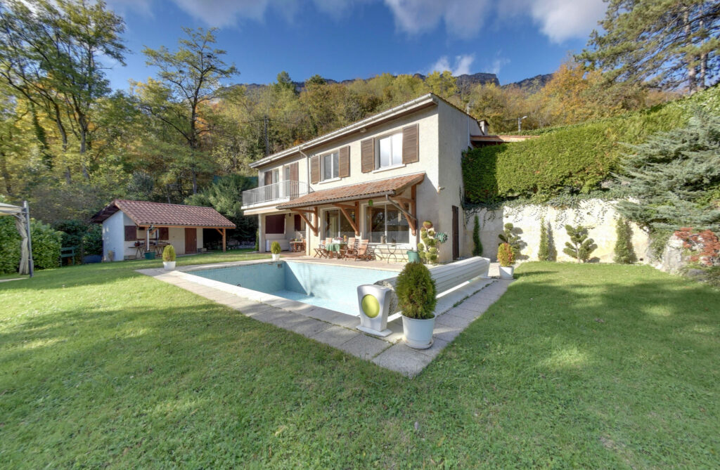 Propriété à Biviers – 7 pièces – 6 chambres – 157.11 m²