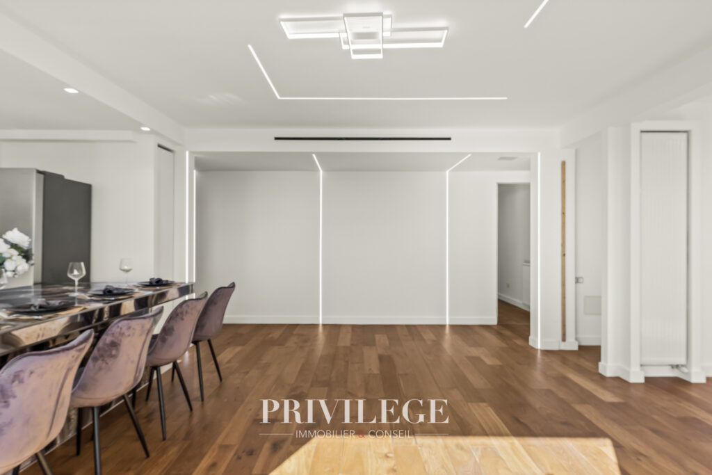 ANTIBES – Spacieux appartement – Vue Mer – 3 pièces – 2 chambres – 83.03 m²