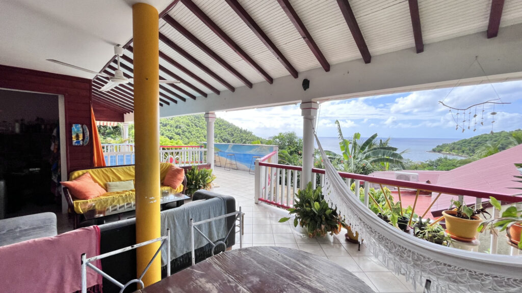 Les Saintes Terre-De-Bas, villa vue mer et piscine. – 4 pièces – 3 chambres – 110.77 m²