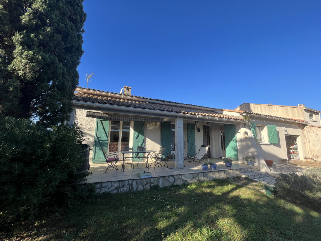 MAISON PLAIN PIED 3 CHAMBRES JARDIN PISCINE – 4 pièces – 3 chambres – 113 m²