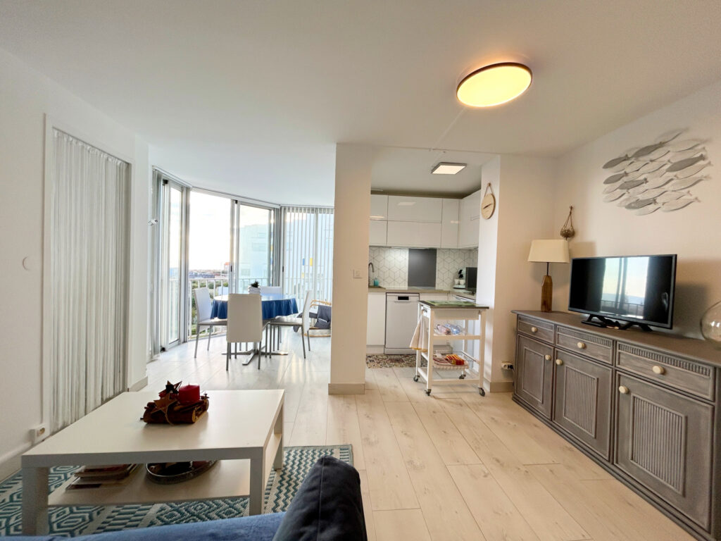 Bel appartement de type 2 vue mer, secteur Grande plage,Lydi – 2 pièces – 1 chambre – 33 m²