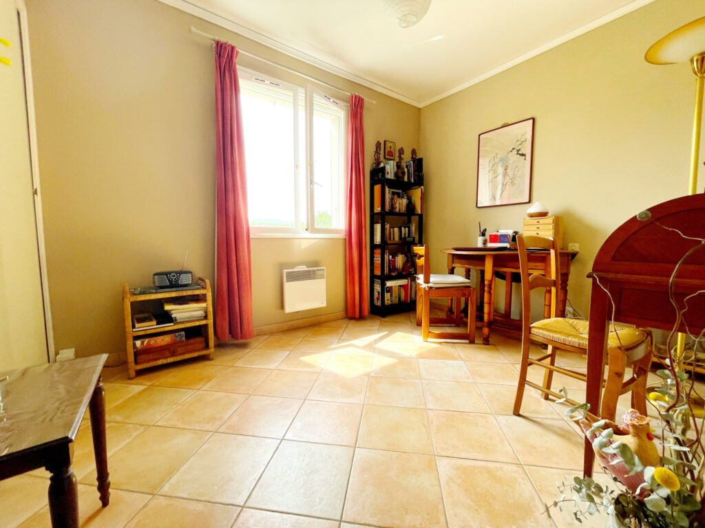 MAISON PLAIN PIED 3 CHAMBRES JARDIN PISCINE – 4 pièces – 3 chambres – 113 m²