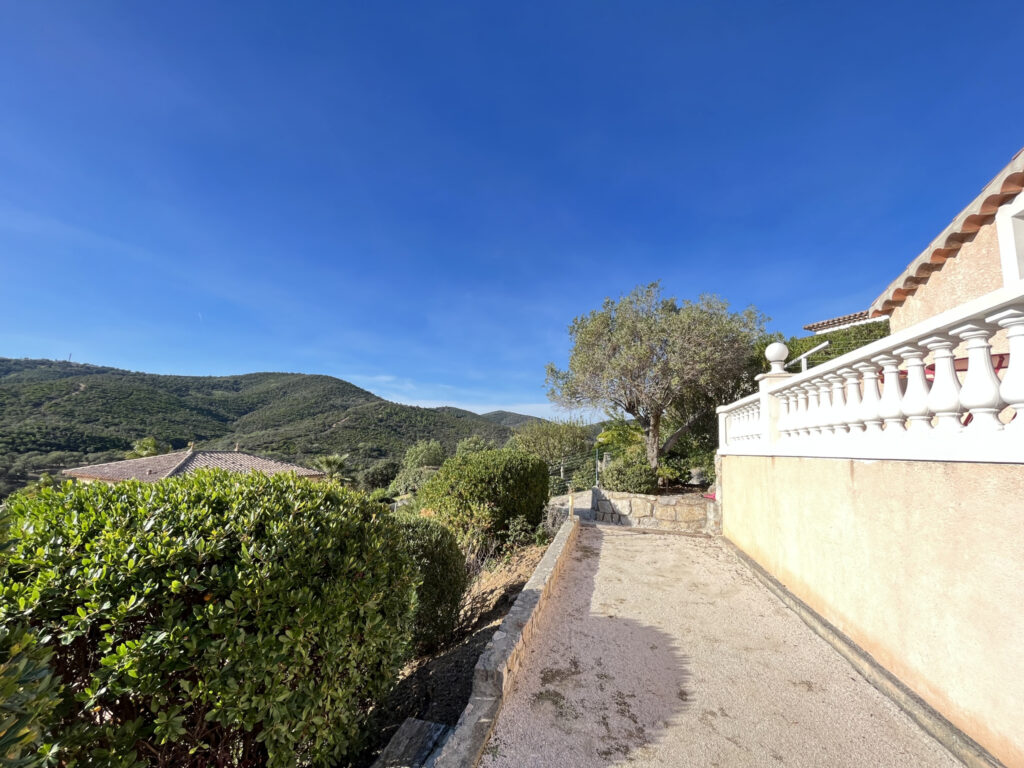 Villa F4 vue mer et collines – 4 pièces – 3 chambres – 145 m²