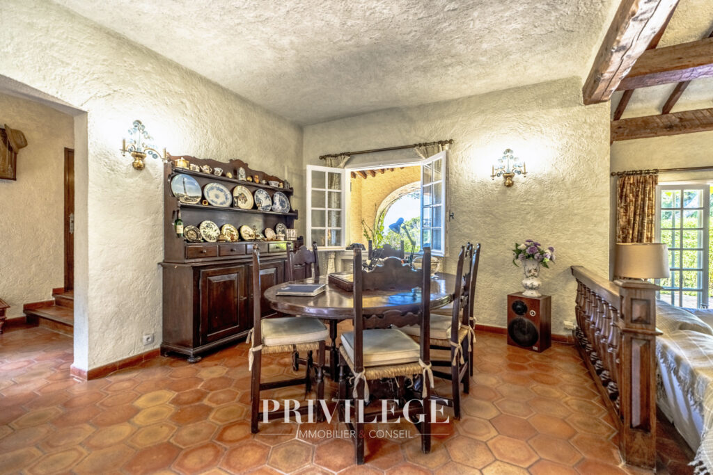 Villa provencale, avec des pierres apparentes, vue mer, quar – 9 pièces – 6 chambres – 300 m²