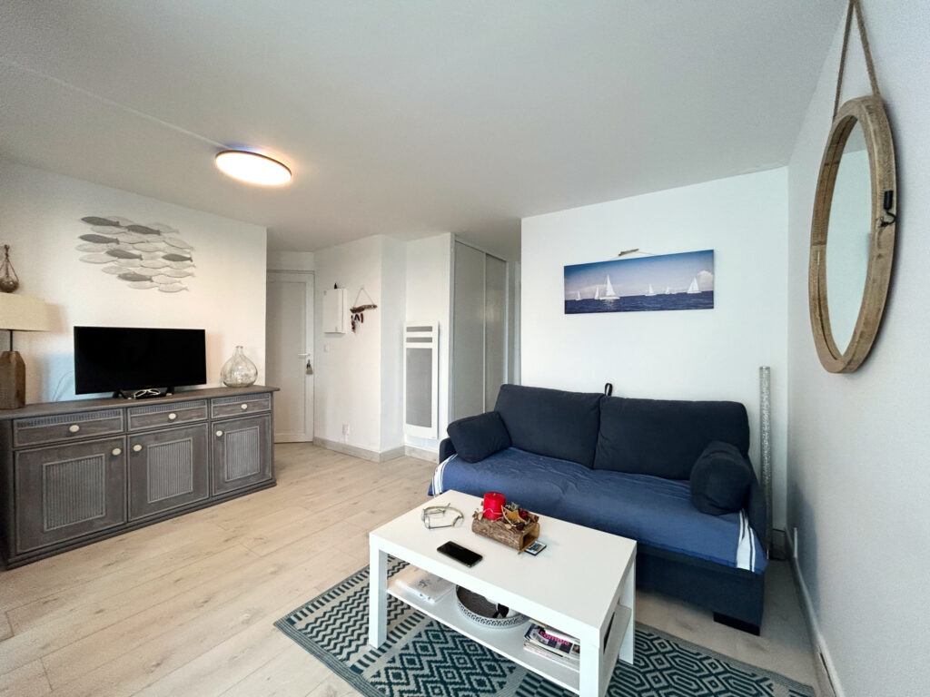 Bel appartement de type 2 vue mer, secteur Grande plage,Lydi – 2 pièces – 1 chambre – 33 m²