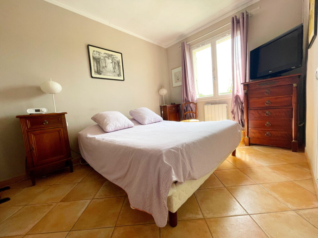 MAISON PLAIN PIED 3 CHAMBRES JARDIN PISCINE – 4 pièces – 3 chambres – 113 m²