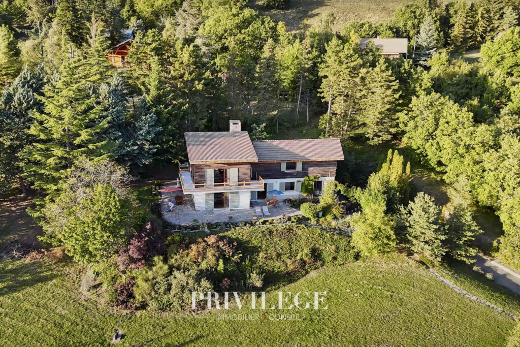 Découvrez un Havre de Sérénité au coeur des Hautes Alpes – Ch – 6 pièces – 5 chambres – 220 m²
