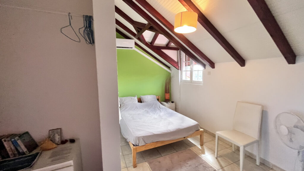 Les Saintes Terre-De-Bas, villa vue mer et piscine. – 4 pièces – 3 chambres – 110.77 m²