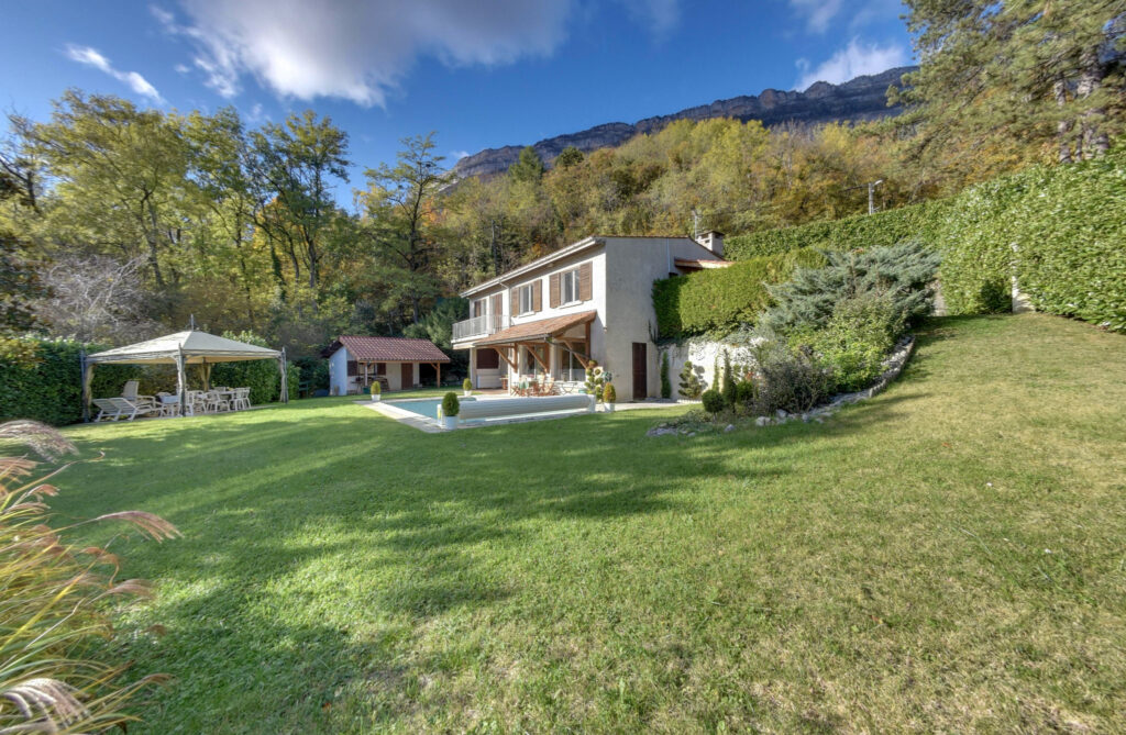 Propriété à Biviers – 7 pièces – 6 chambres – 157.11 m²