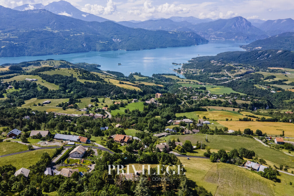 Découvrez un Havre de Sérénité au coeur des Hautes Alpes – Ch – 6 pièces – 5 chambres – 220 m²