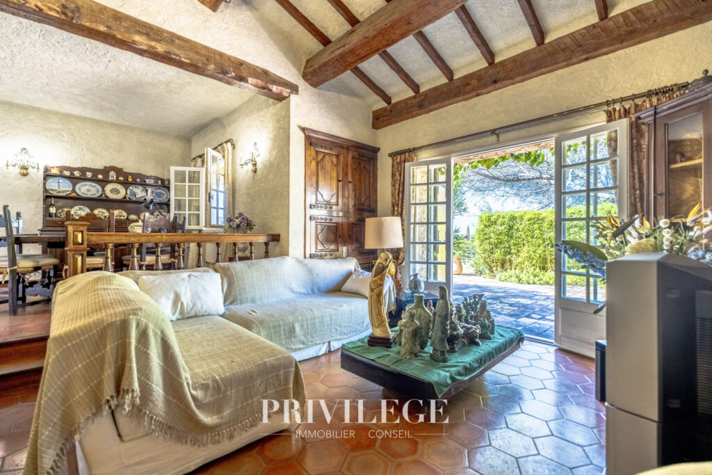 Villa provencale, avec des pierres apparentes, vue mer, quar – 9 pièces – 6 chambres – 300 m²