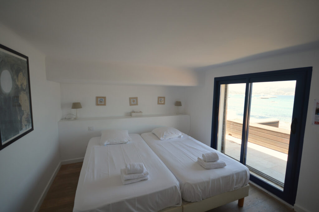 Villa d’architecte  vue mer panoramique -pieds dans l’eau  – 8 pièces – 4 chambres – 150 m²