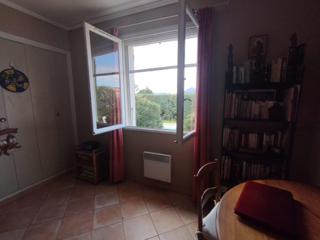 MAISON PLAIN PIED 3 CHAMBRES JARDIN PISCINE – 4 pièces – 3 chambres – 113 m²