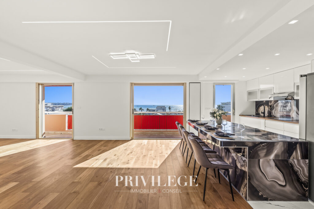 ANTIBES – Spacieux appartement – Vue Mer – 3 pièces – 2 chambres – 83.03 m²