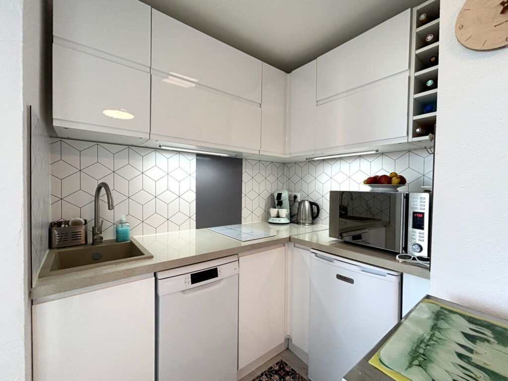 Bel appartement de type 2 vue mer, secteur Grande plage,Lydi – 2 pièces – 1 chambre – 33 m²