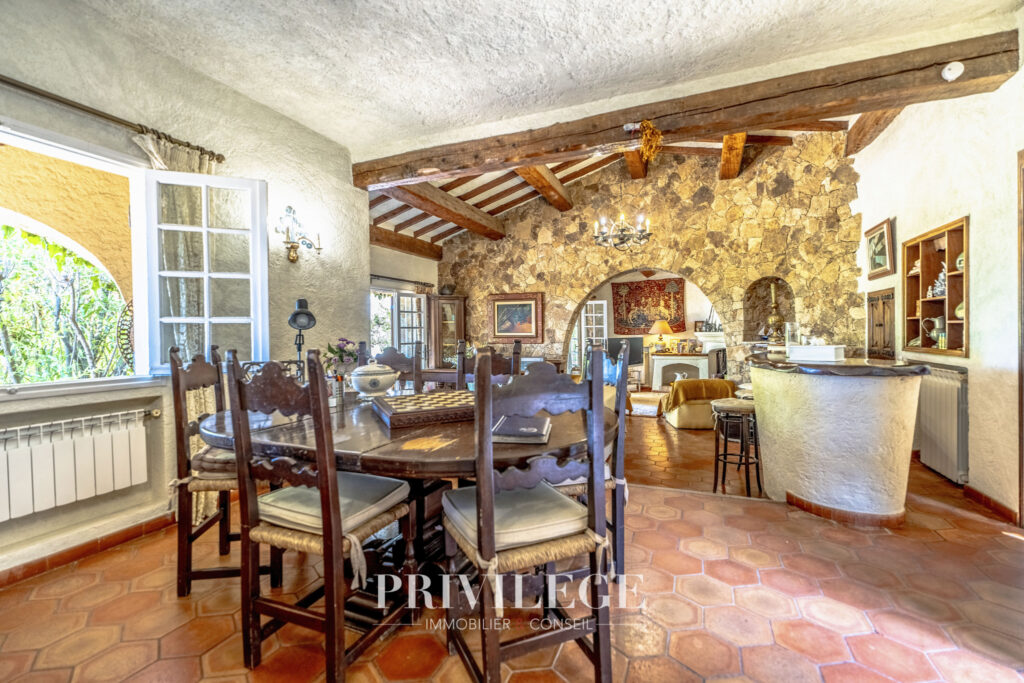 Villa provencale, avec des pierres apparentes, vue mer, quar – 9 pièces – 6 chambres – 300 m²