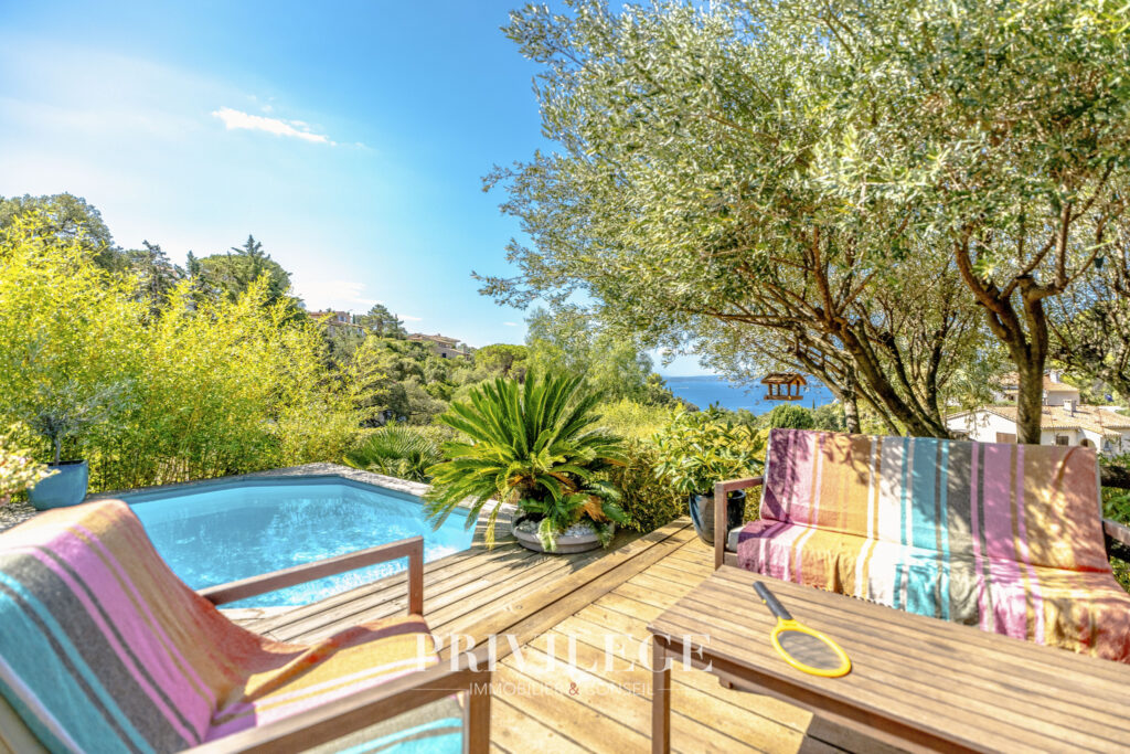 Villa provencale, avec des pierres apparentes, vue mer, quar – 9 pièces – 6 chambres – 300 m²