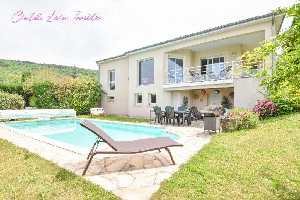 Maison 5 chambres – piscine – double garage  – 7 pièces – 5 chambres – 159 m²