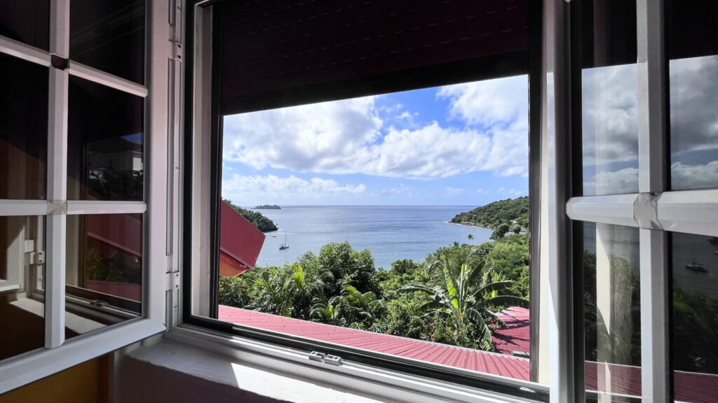 Les Saintes Terre-De-Bas, villa vue mer et piscine. – 4 pièces – 3 chambres – 110.77 m²