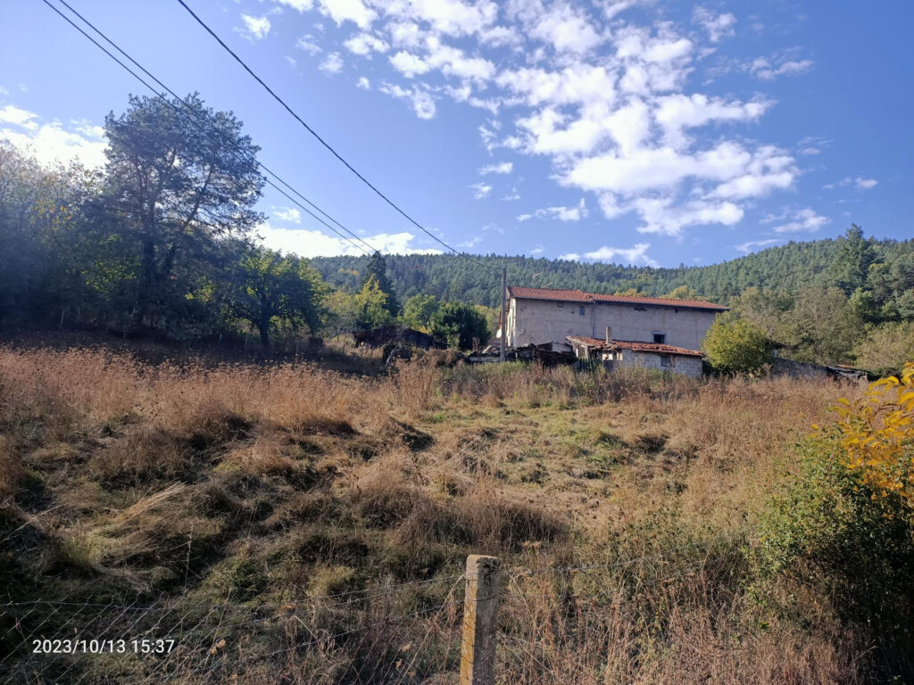 Bas-En-Basset : terrain à bâtir de 926m2 – 926 m²