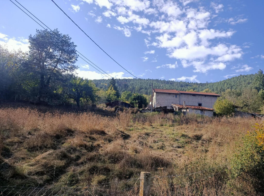 Bas-En-Basset : terrain à bâtir de 926m2 – 926 m²