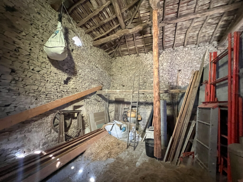 Maison avec dépendance et terrain – 5 pièces – 3 chambres – 115 m²