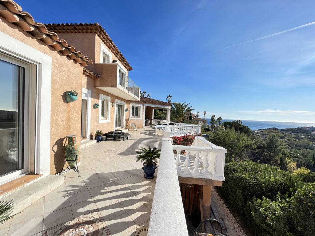Villa F4 vue mer et collines – 4 pièces – 3 chambres – 145 m²