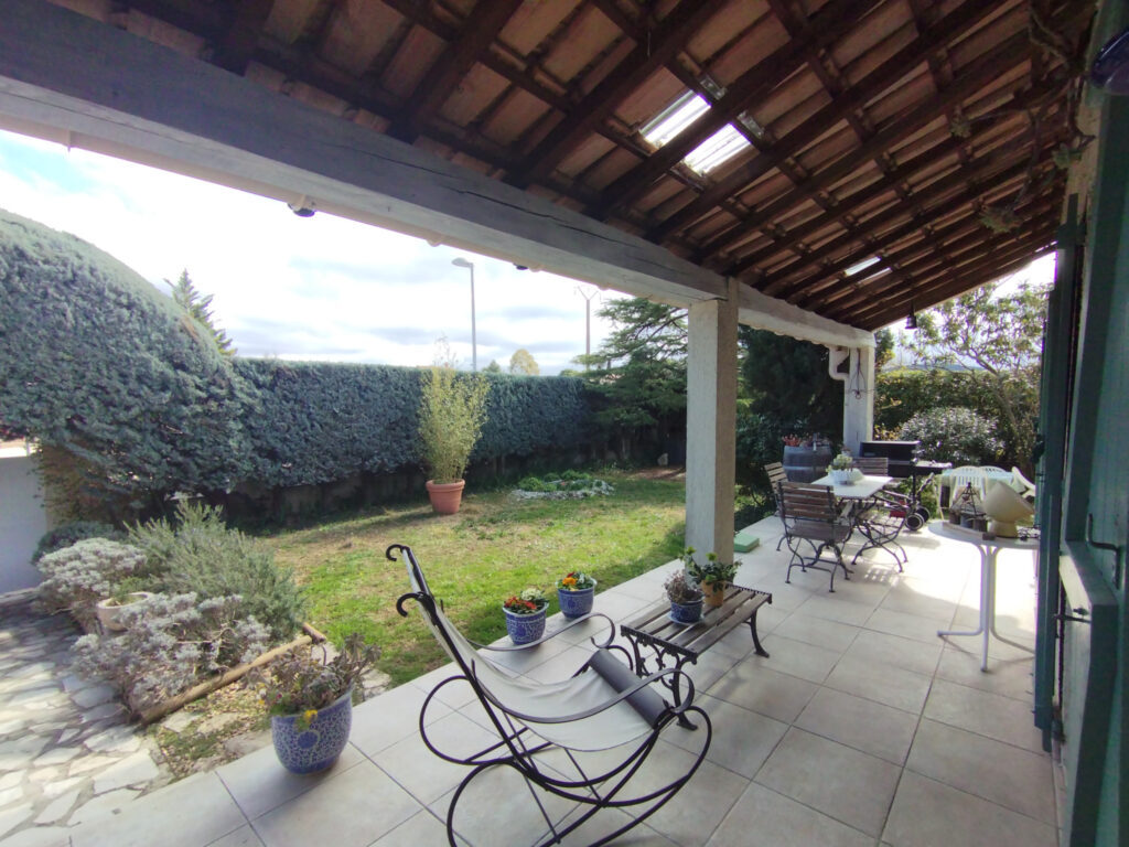 MAISON PLAIN PIED 3 CHAMBRES JARDIN PISCINE – 4 pièces – 3 chambres – 113 m²