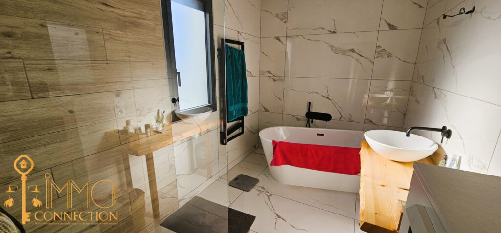 Villa d’architecte 4 pièces de 160 m2  – 4 pièces – 3 chambres – 160 m²