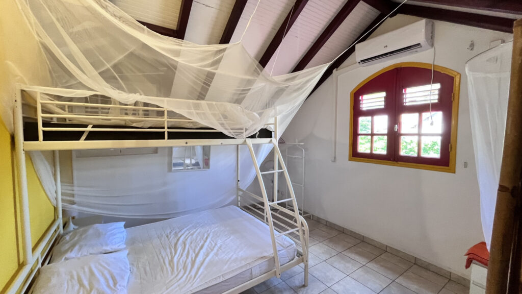 Les Saintes Terre-De-Bas, villa vue mer et piscine. – 4 pièces – 3 chambres – 110.77 m²