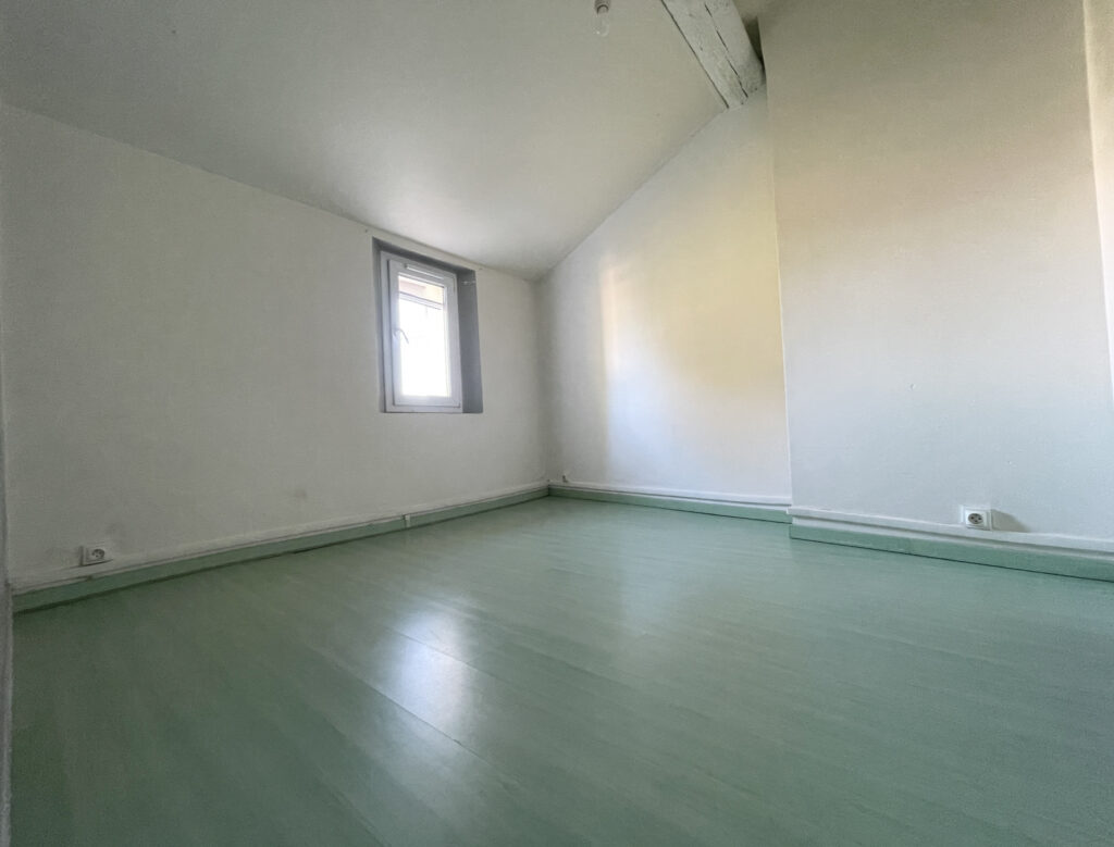 Maison 3 pièces 62 m2 avec terrasse et cour privative  – 3 pièces – 2 chambres – 62 m²