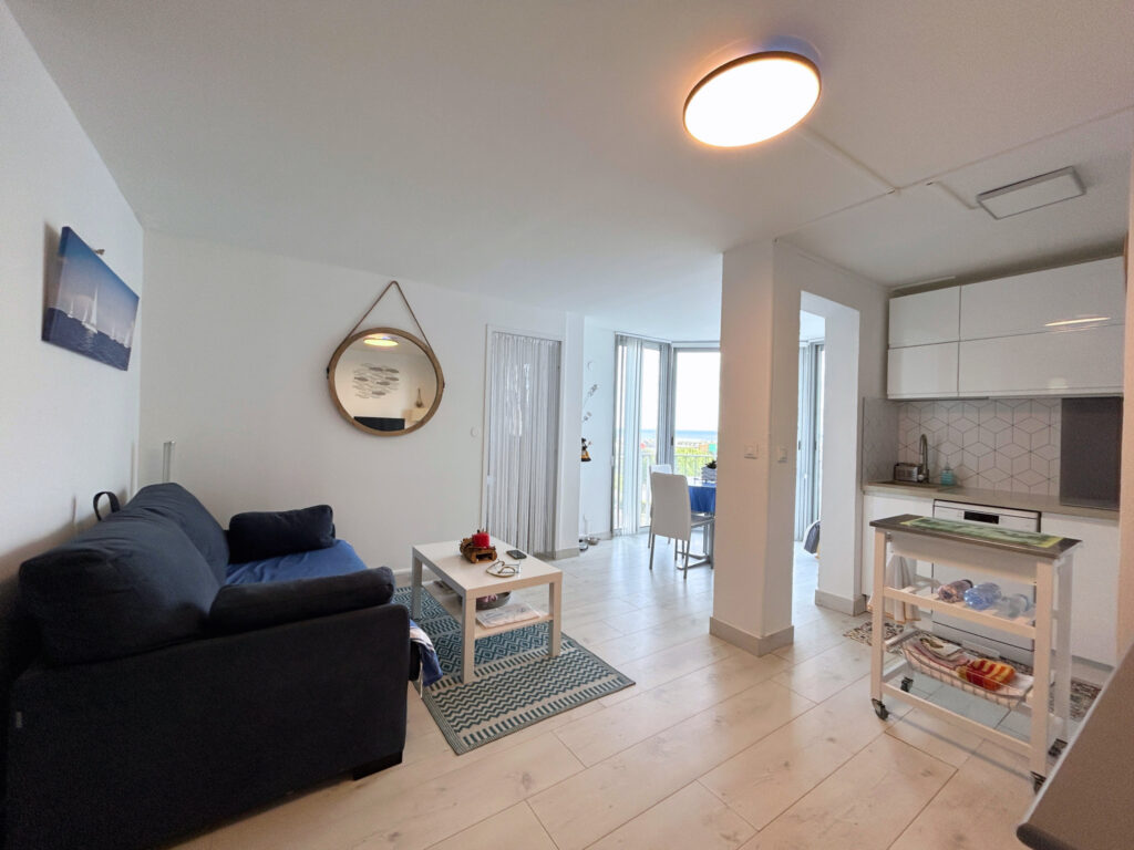 Bel appartement de type 2 vue mer, secteur Grande plage,Lydi – 2 pièces – 1 chambre – 33 m²