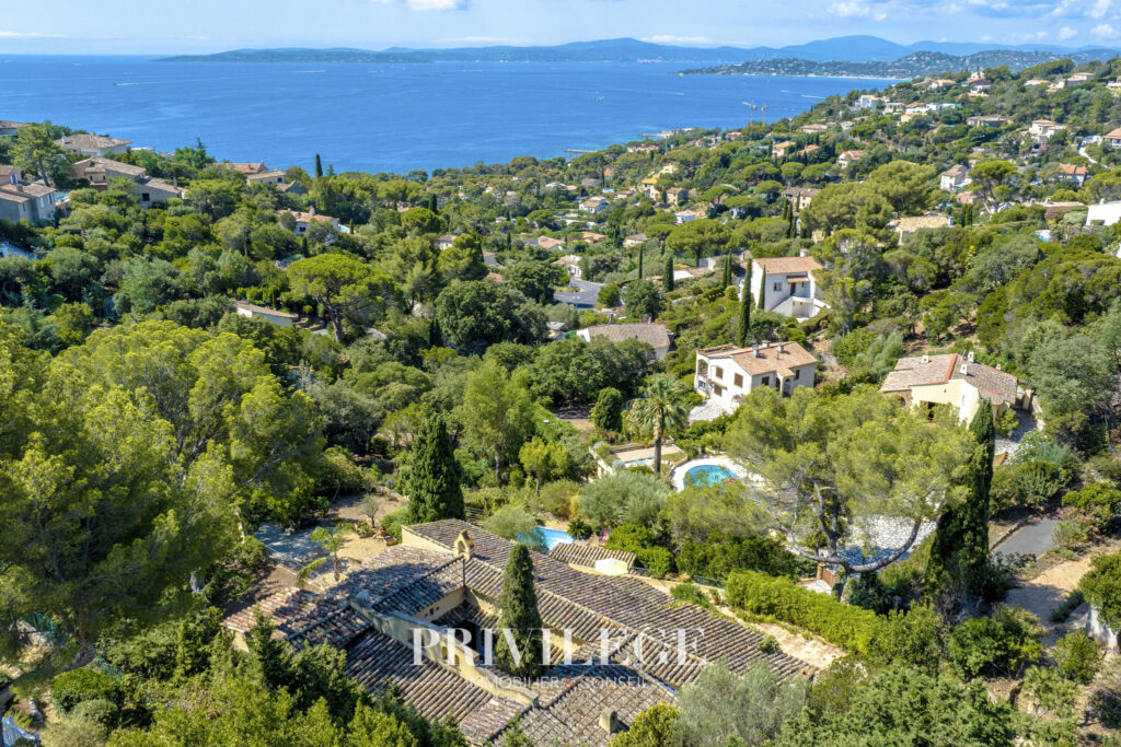 Villa provencale, avec des pierres apparentes, vue mer, quar – 9 pièces – 6 chambres – 300 m²