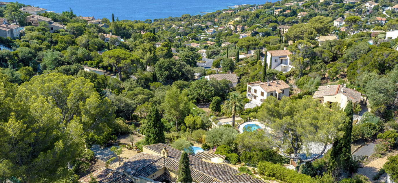 Villa provencale, avec des pierres apparentes, vue mer, quar – 9 pièces – 6 chambres – 300 m²