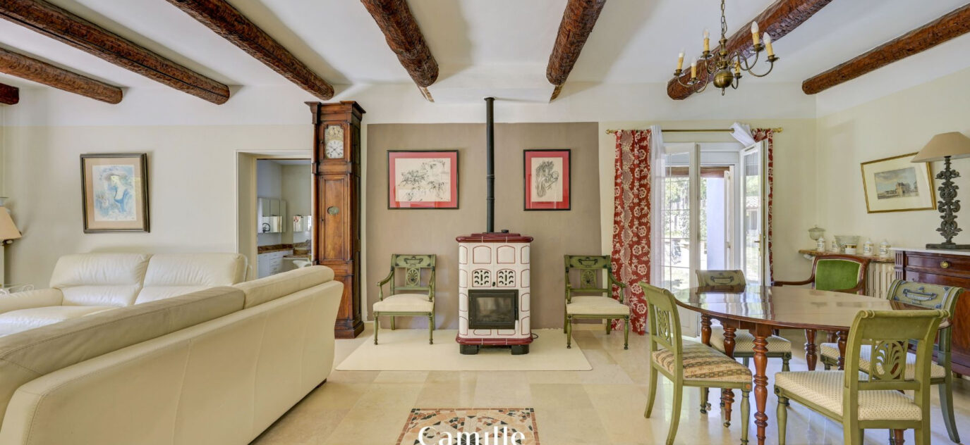 Magnifique propriété sur Aix en Provence avec terrain et pis – 7 pièces – 6 chambres – 260 m²