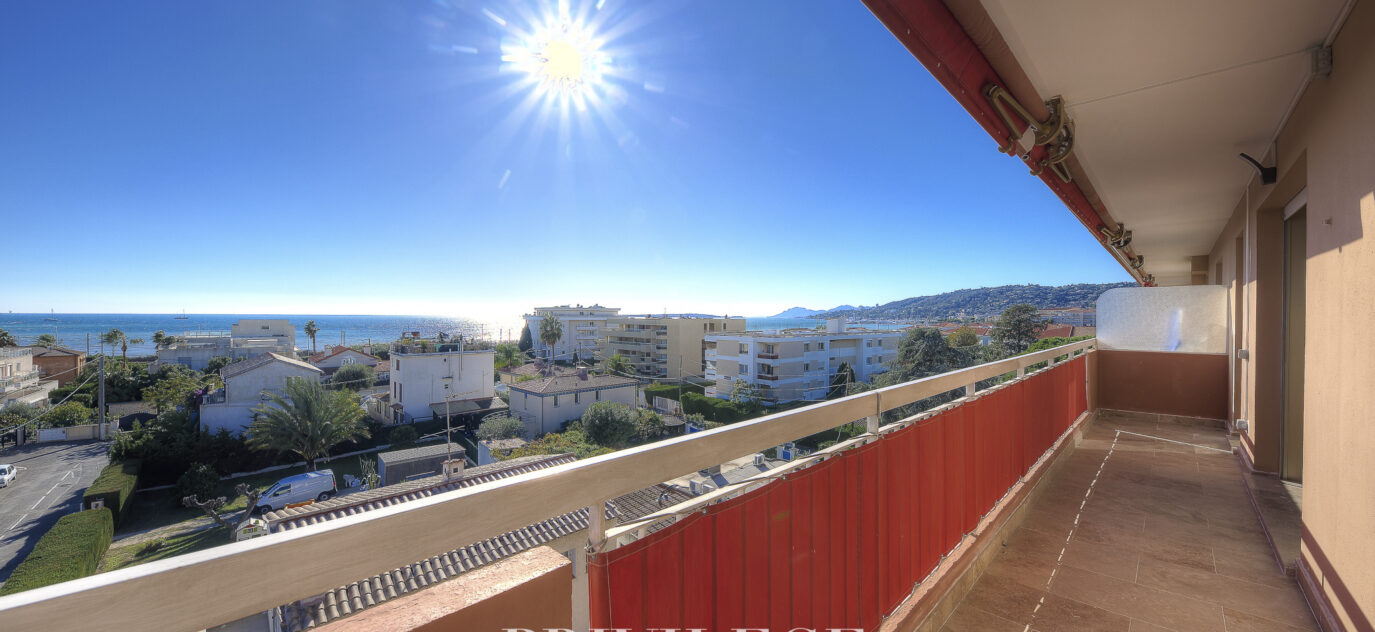 ANTIBES – Spacieux appartement – Vue Mer – 3 pièces – 2 chambres – 83.03 m²