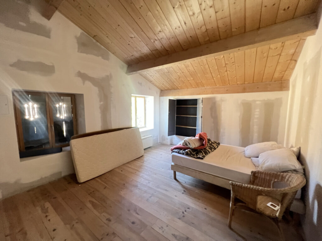 Maison avec dépendance et terrain – 5 pièces – 3 chambres – 115 m²