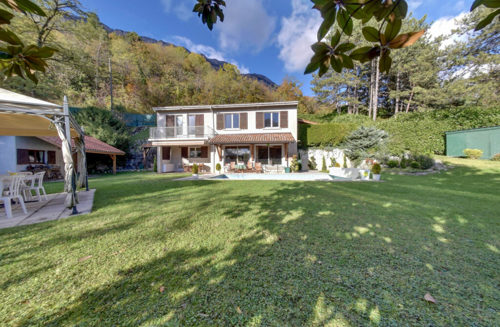 Propriété à Biviers – 7 pièces – 6 chambres – 157.11 m²