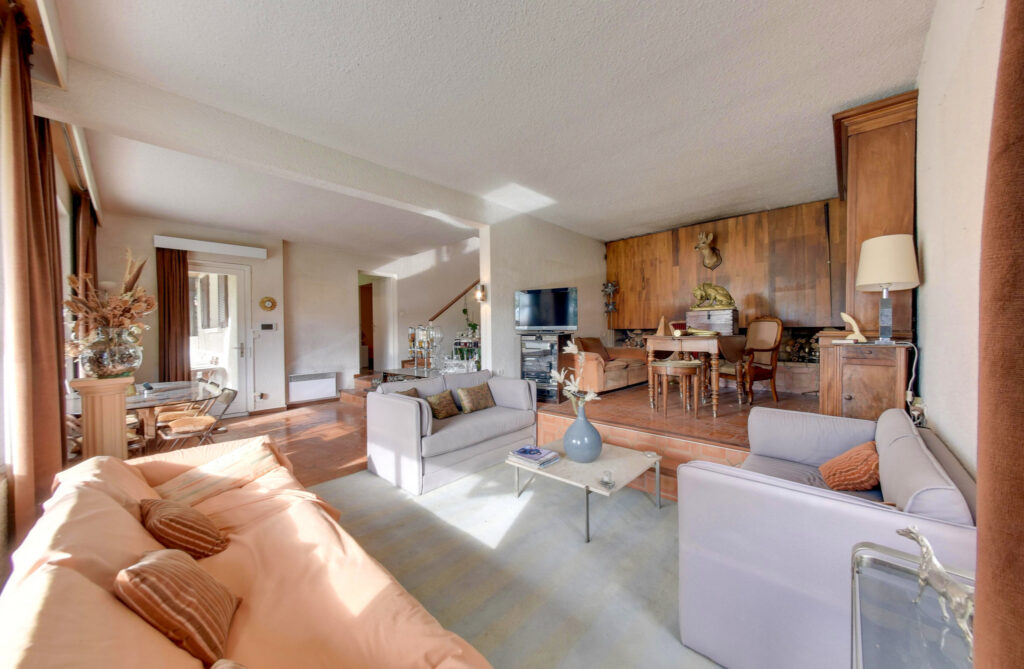 Propriété à Biviers – 7 pièces – 6 chambres – 157.11 m²