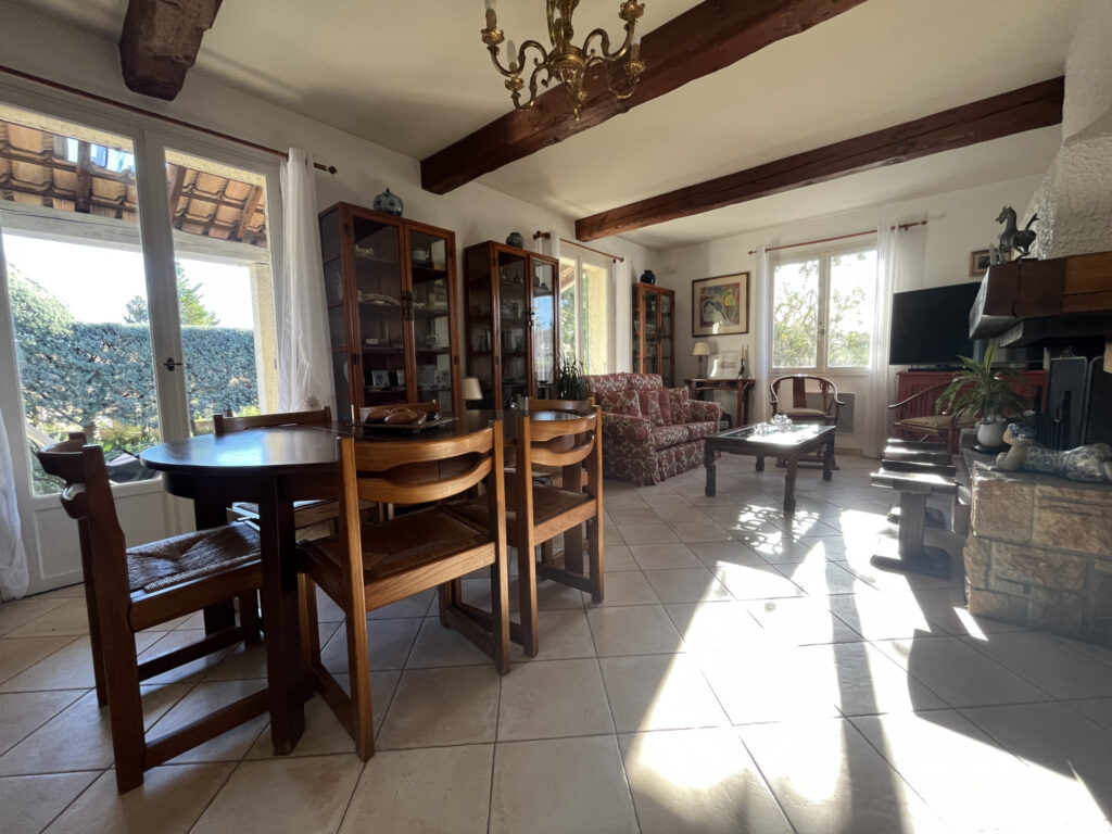 MAISON PLAIN PIED 3 CHAMBRES JARDIN PISCINE – 4 pièces – 3 chambres – 113 m²