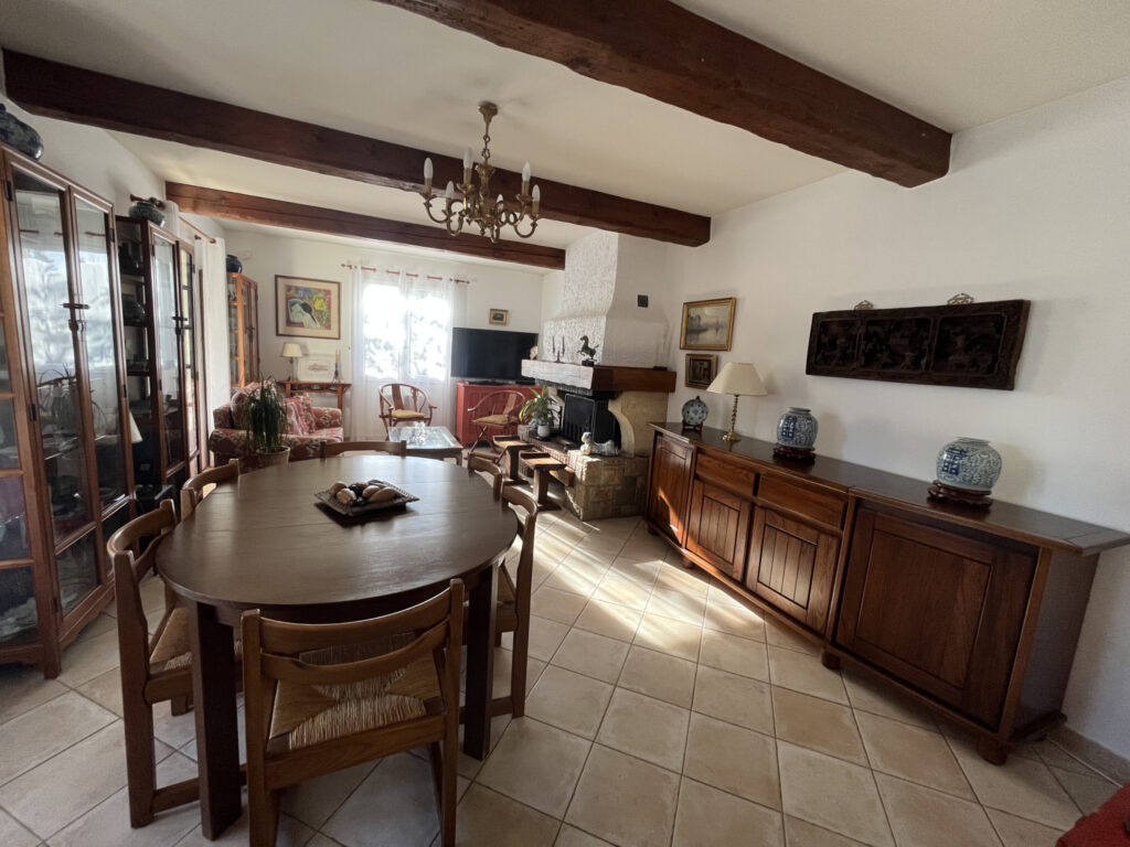 MAISON PLAIN PIED 3 CHAMBRES JARDIN PISCINE – 4 pièces – 3 chambres – 113 m²