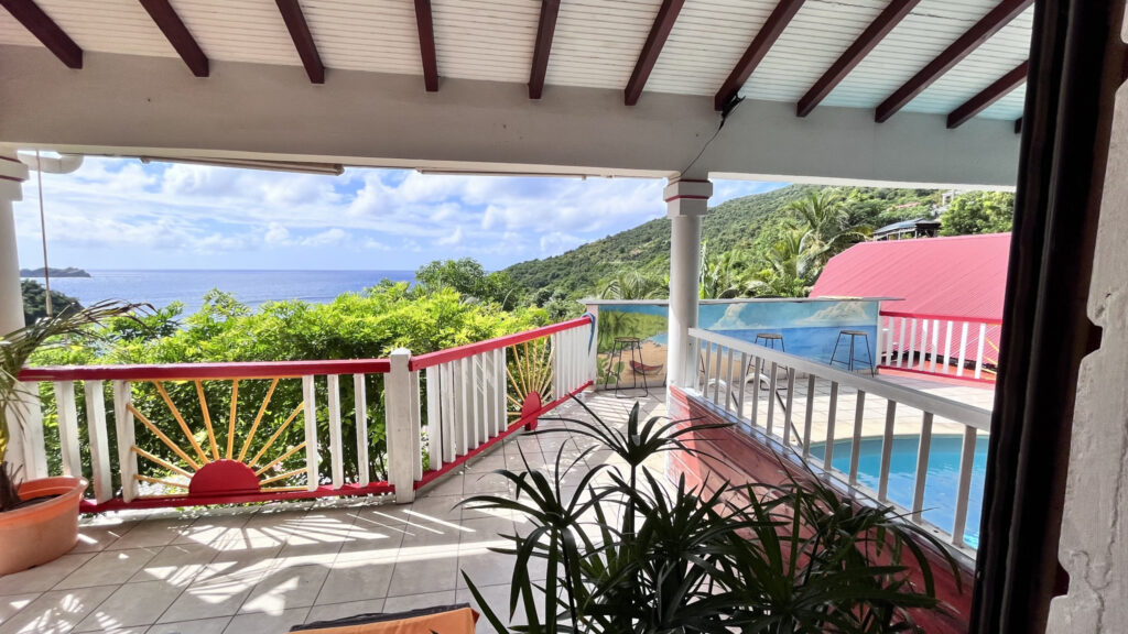 Les Saintes Terre-De-Bas, villa vue mer et piscine. – 4 pièces – 3 chambres – 110.77 m²