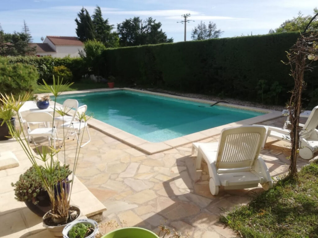 MAISON PLAIN PIED 3 CHAMBRES JARDIN PISCINE – 4 pièces – 3 chambres – 113 m²