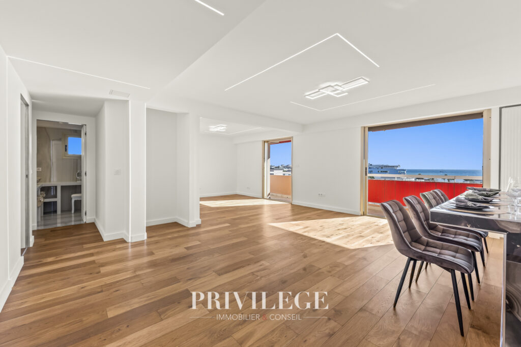 ANTIBES – Spacieux appartement – Vue Mer – 3 pièces – 2 chambres – 83.03 m²