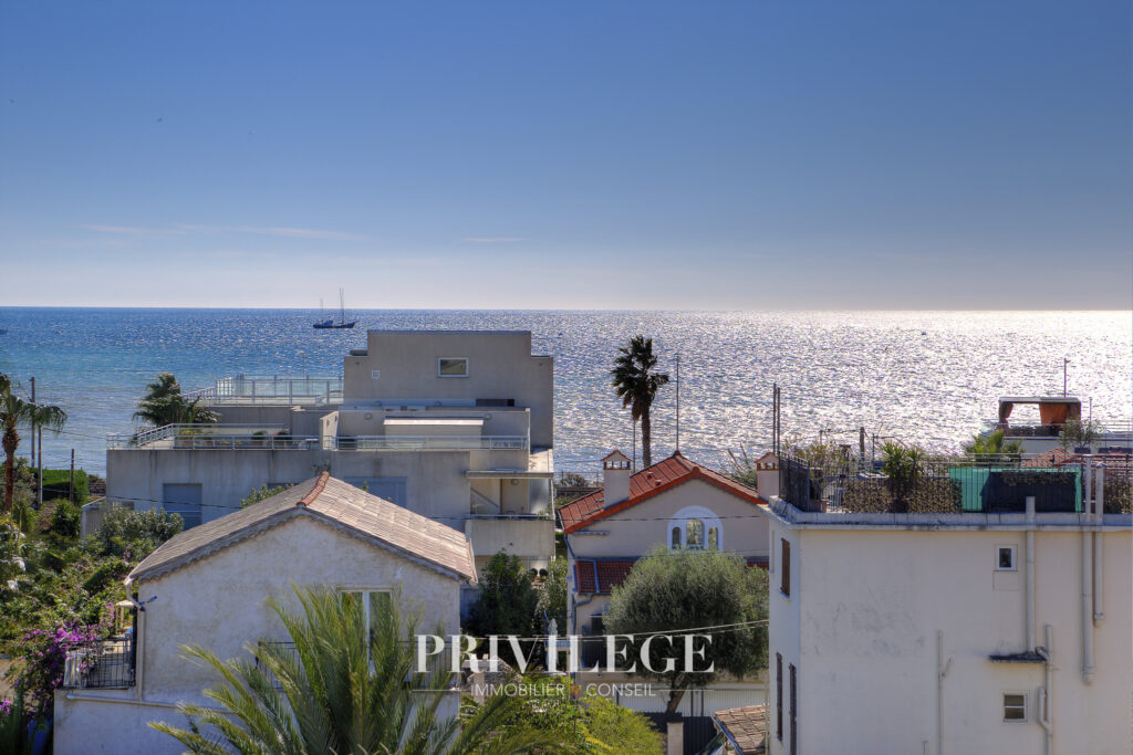 ANTIBES – Spacieux appartement – Vue Mer – 3 pièces – 2 chambres – 83.03 m²