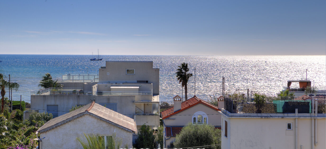 ANTIBES – Spacieux appartement – Vue Mer – 3 pièces – 2 chambres – 83.03 m²